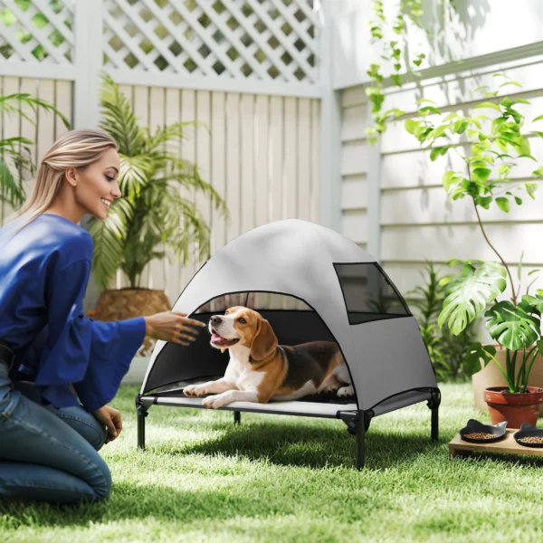 Hondenligbed buiten met dak, verhoogd hondenbed voor middelgrote honden, verkoelend huisdierligbed met wasbaar mesh metalen frame draagtas, huisdierbed voor buiten kamperen 76x61x71cm, lichtgrijs 2