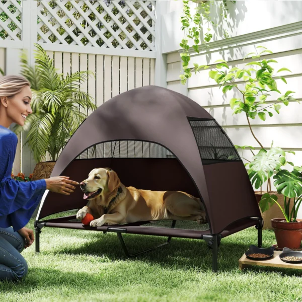 Hondenligstoel outdoor met dak, verhoogd hondenbed voor grote honden, verkoelend huisdierligbed met wasbaar mesh metalen frame draagtas, huisdierbed voor buiten kamperen 106x76x99cm, koffie 2