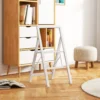 Opstap ladder met 3 treden anti slip opklapbare trap met handvat tot 150 kg belastbaar lichtgewicht aluminium ladder 41,5 x 49,7 x 82,6 cm wit 2