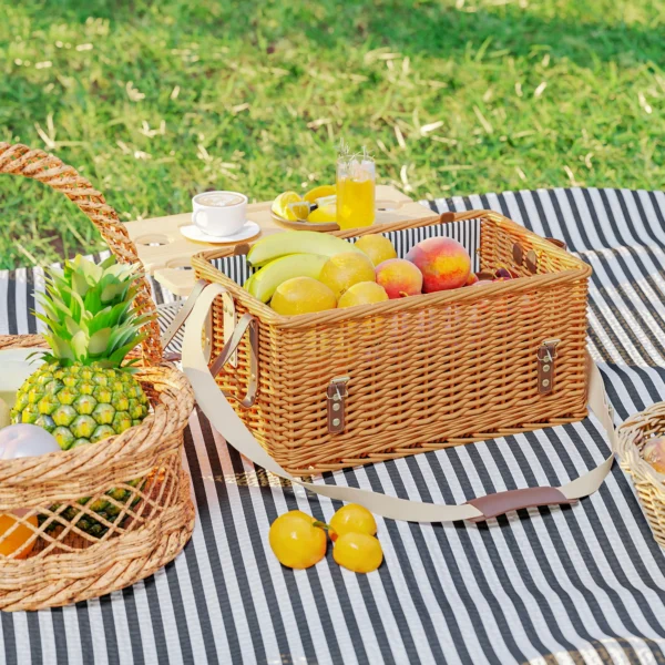 Picknickmand van wilgenhout picknickkoffer voor 4 personen met picknickdeken bestekset, flesopener picknicktafel picknick set compleetset voor camping strand kerstmis lichtbruin 2