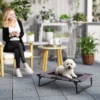 Verhoogd opvouwbaar hondenbed, buiten hondenligstoel met netontwerp, ademend, voor kleine en middelgrote honden koffie oxford 75 x 51 x 18 cm 2
