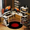 Bureau gaming tafel l vorm met plank, computertafel met monitorstandaard, stopcontact, usb oplaadpoort hoekbureau voor thuisbureau, slaapkamer, 137 x 140 x 139,5 cm wit 9