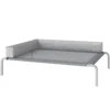 Hondenligstoel buiten, verhoogd hondenbed voor middelgrote honden, verkoelende huisdierligstoel met l vormige kussens antislip voeten, huisdierbed voor buiten kamperen 110x75x30cm, lichtgrijs 1
