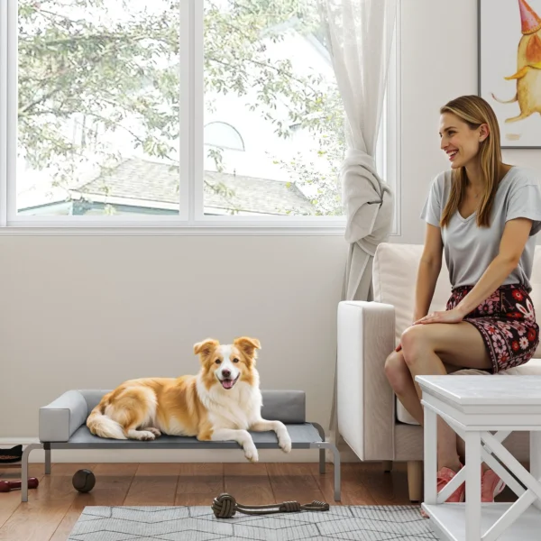 Hondenligstoel buiten, verhoogd hondenbed voor middelgrote honden, verkoelende huisdierligstoel met l vormige kussens antislip voeten, huisdierbed voor buiten kamperen 110x75x30cm, lichtgrijs 8