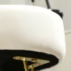 Zithocker, gestoffeerde hocker in klavervorm, stoffen bekleding, stalen poten, crèmewit 10