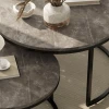 2 delige set ronde salontafels, stapelbare bijzettafels met metalen frame, woonkamertafel in marmerlook, koffietafel, grijs 10