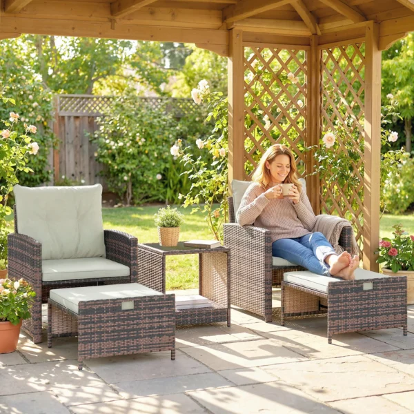 Rieten Tuinmeubelset 5 delige Balkonmeubelset Met 2 Stoelen Kussens Hocker Tafel Opbergvak Crèmewit