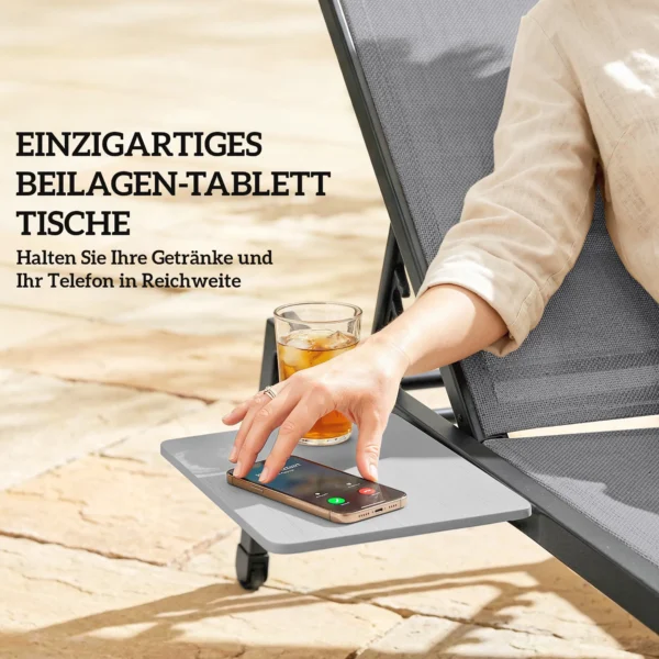 2 delige Set Tuinligstoel Met 5 voudig Verstelbare Rugleuning, Zijtafel, 2 Wielen, Antislip Voeten Grijs