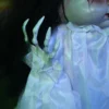 Halloween Dekoration Horrorpuppe, LED Augen, Heult, Springt Hoch, Geräusch & Bewegungssensor, 60 Cm