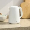 Elektrischer Wasserkocher, 1,7L Schnellkochfunktion, 2200W, Mit Herausnehmbarem Kalkfilter, Abschaltautomatik, Cremeweiß