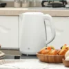 Elektrischer Wasserkocher, 1,7L Schnellkochfunktion, 2200W, Mit Herausnehmbarem Kalkfilter, Abschaltautomatik, Cremeweiß