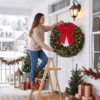 Kerstkrans 61 Cm Deurkrans Met Crestwood Sparren Design, Strik, 50 LEDs, 140 Takpunten, 8 Verlichtingsmodi
