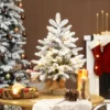 Mini 60cm Kerstboom Met 35 LED lampjes, Sneeuw effect, Mini tafelboom Met Dennenappels, Kunstmatige Kerstboom Voor Kerstdecoratie, Wit