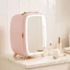 Minikoelkast Voor Cosmetica, Drankjes En Snacks, Draagbaar, Met Verlichte Spiegel, Stille Werking, 6L, Roze