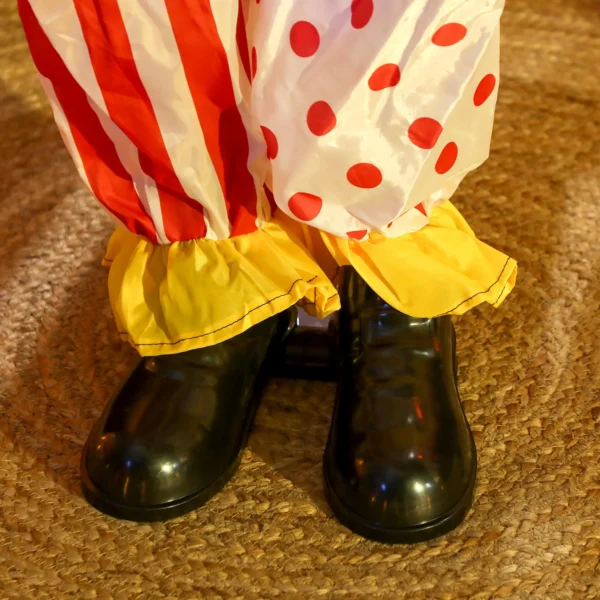 Stapelbare Halloween Animatronics Clowns Met Rode Gloeiende Ogen Voor Binnenfeest Rekwisieten