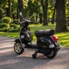 Elektrische Kinder Vespa PX150 12V Motorfiets Met Lithium Batterij 35W 2 Motoren 25° Stuurbegrenzing Voor 3 6 Jaar