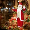 Zingende Kerstman, 150 Cm, Staande Geanimeerde Kerstfiguur Met Bel En Krans, Geactiveerd Door Geluid/aanraking