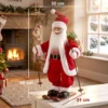 Zingende Ski Kerstman, 66 Cm, Geanimeerde Staande Kerstfiguur Met Ski's, Geschenkzak En Geluids /aanraakactivering